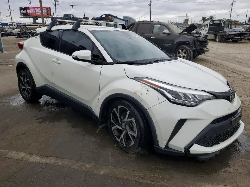 2020 TOYOTA C-HR XLE  