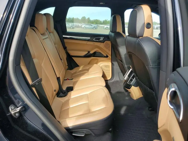 2016 PORSCHE CAYENNE   
