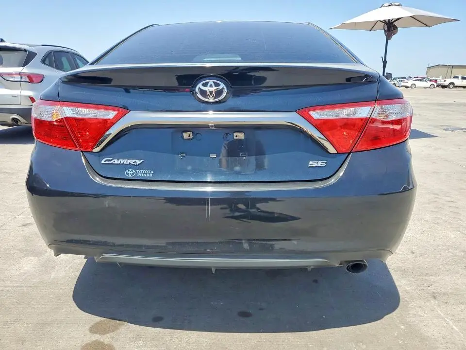 2015 TOYOTA CAMRY SE  