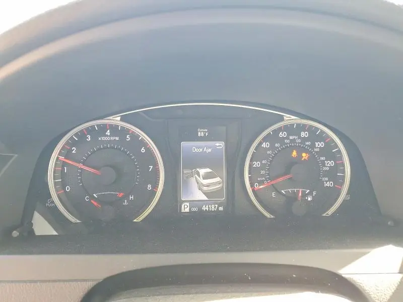 2015 TOYOTA CAMRY SE  