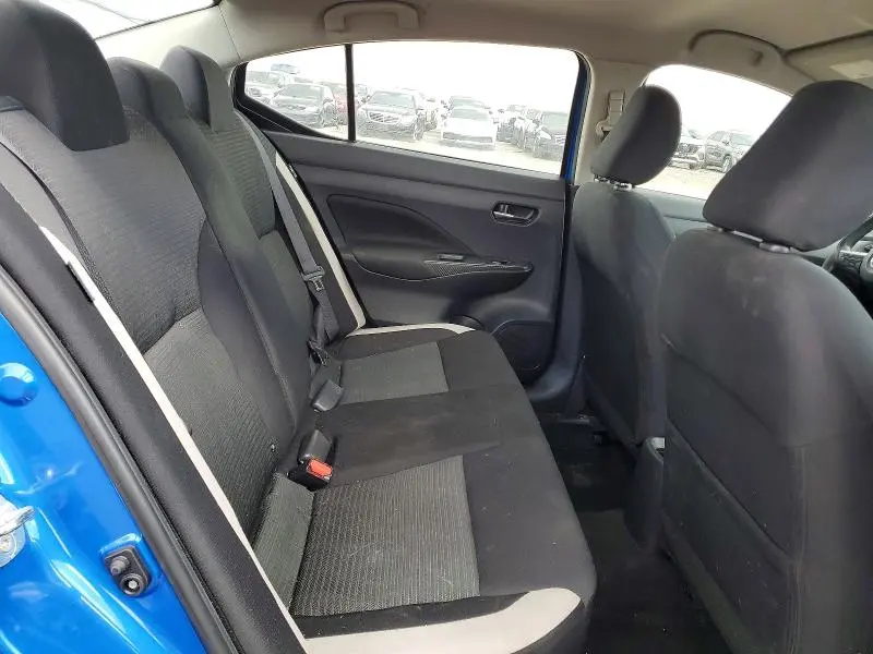 2022 NISSAN VERSA SV  