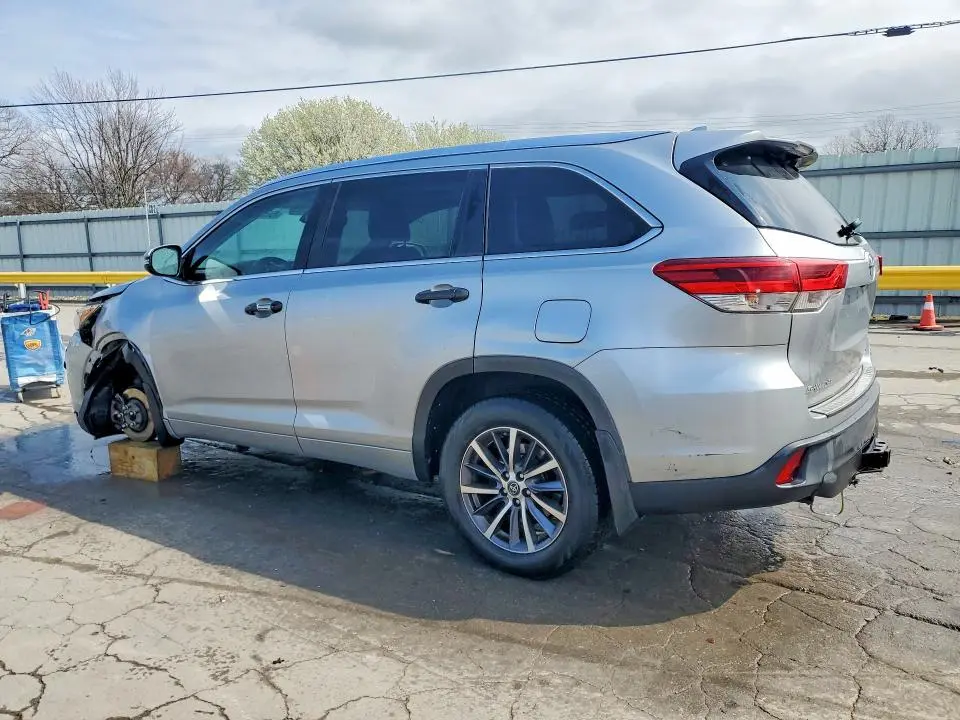 2017 TOYOTA HIGHLANDER XLE  