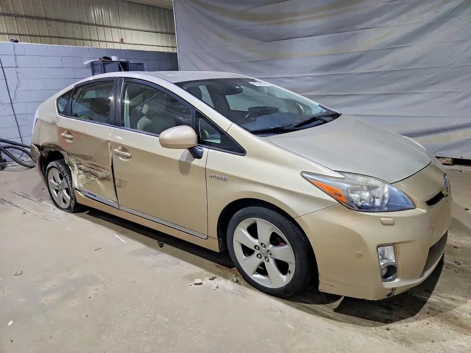 2010 TOYOTA PRIUS V  
