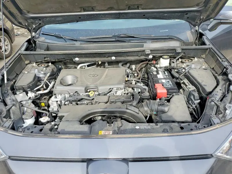 2021 TOYOTA RAV4 XLE  