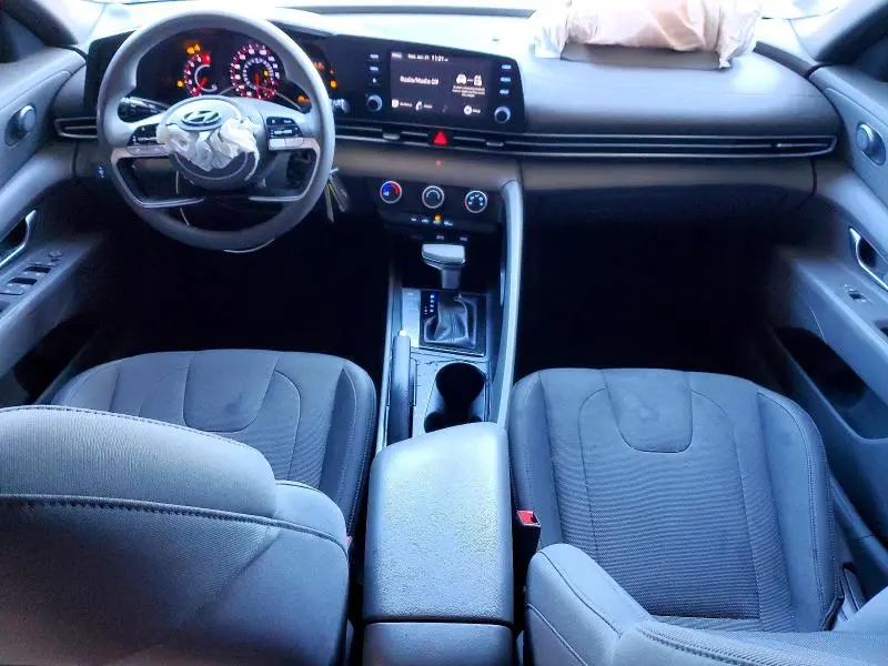 2021 HYUNDAI ELANTRA SE  