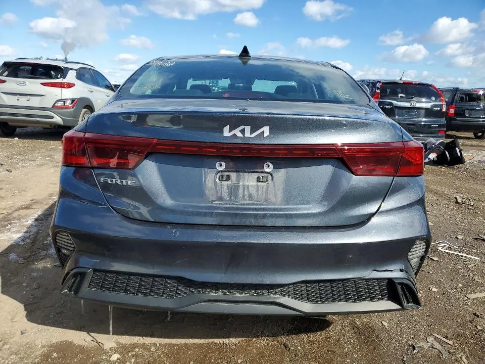 2023 KIA FORTE LXS  