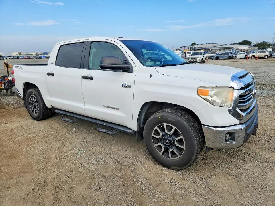 2017 TOYOTA TUNDRA CREWMAX SR5  