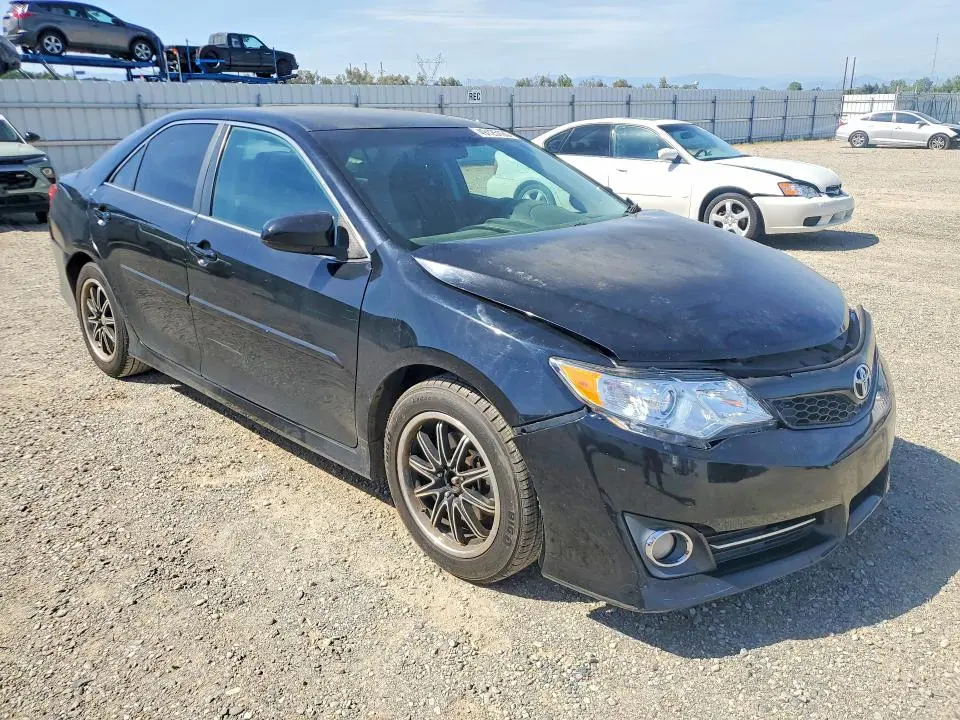 2013 TOYOTA CAMRY SE  