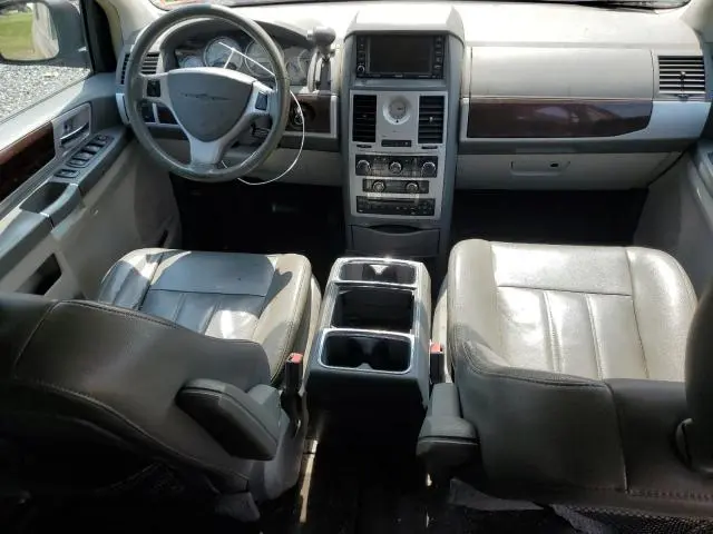 2010 CHRYSLER TOWN & COUNTRY TOURING  