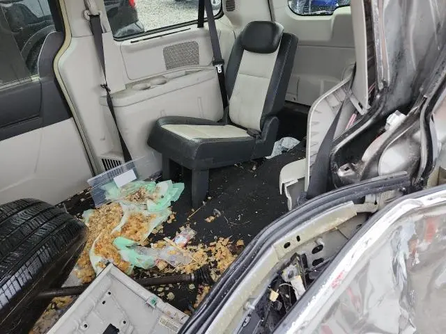 2010 CHRYSLER TOWN & COUNTRY TOURING PLUS  