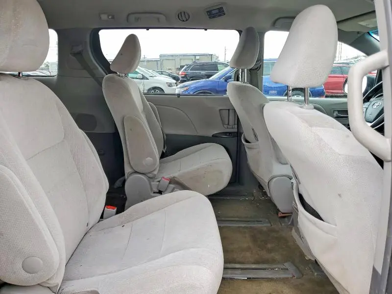 2015 TOYOTA SIENNA LE  