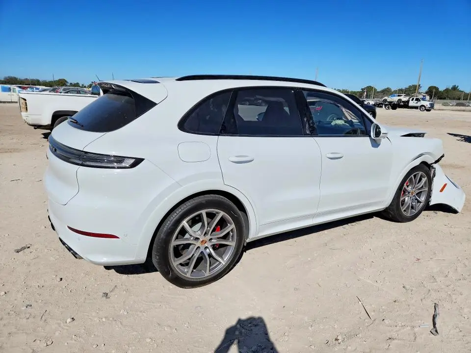 2025 PORSCHE CAYENNE S  