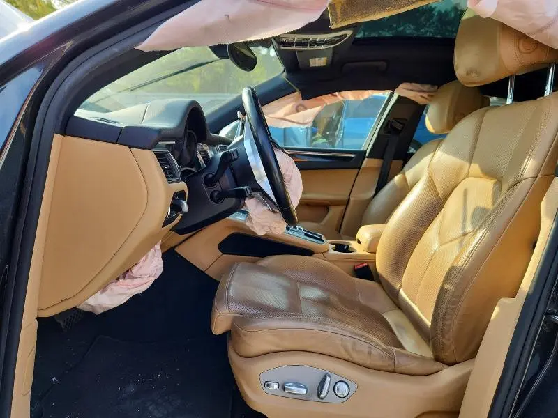 2017 PORSCHE MACAN   