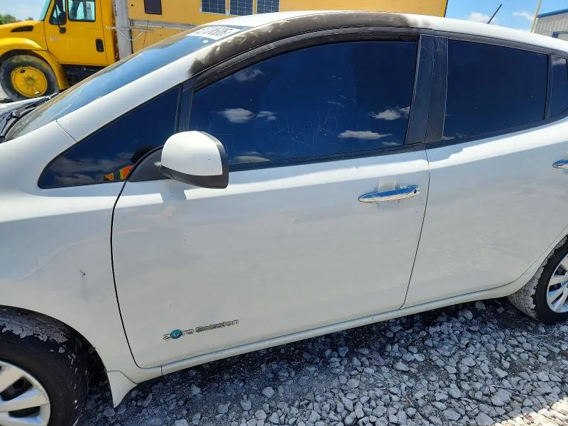 2015 NISSAN LEAF S  