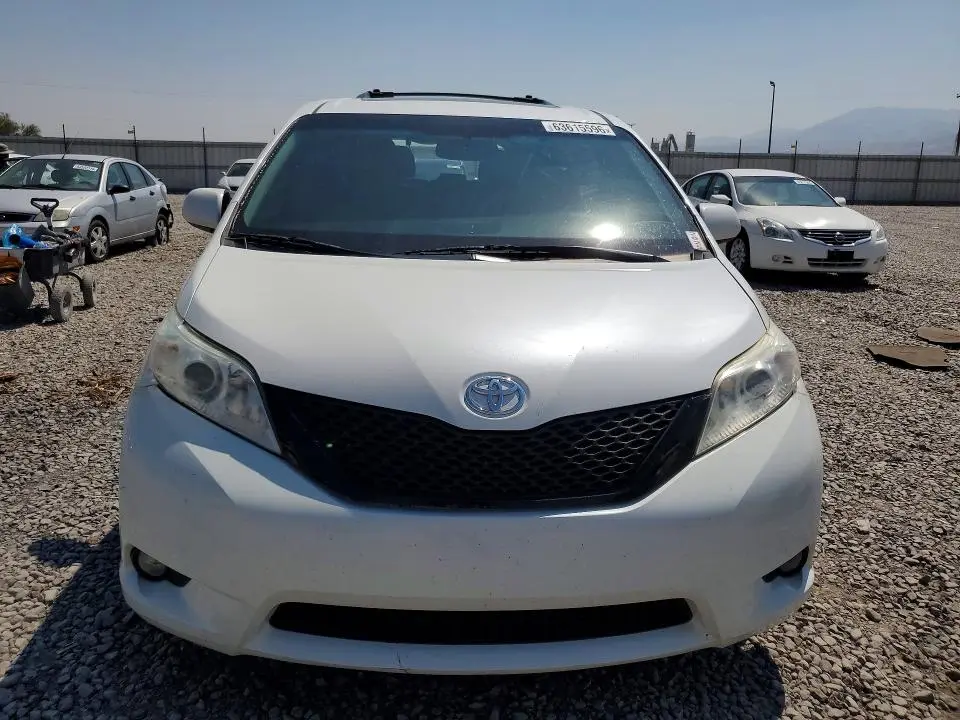 2016 TOYOTA SIENNA XLE PREMIUM 8-PASSENGER  