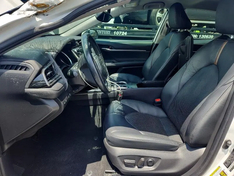 2020 TOYOTA CAMRY XLE  