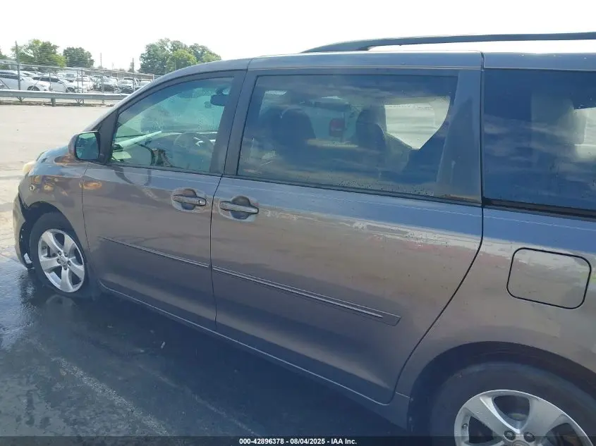 2013 TOYOTA SIENNA LE V6 8 PASSENGER