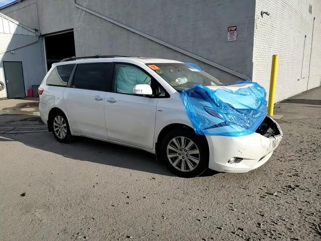 2017 TOYOTA SIENNA XLE