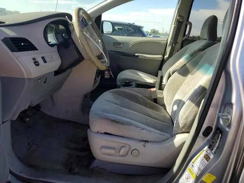 2014 TOYOTA SIENNA LE  