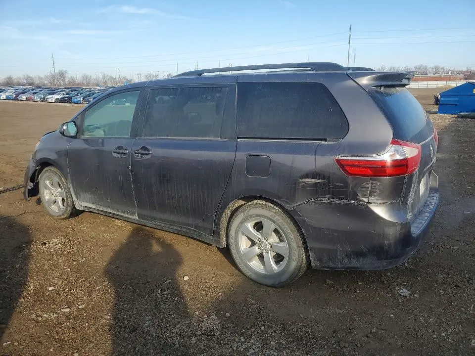 2015 TOYOTA SIENNA LE  