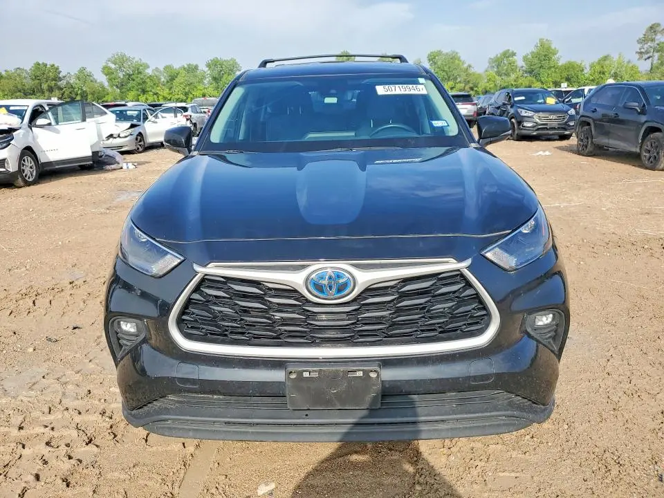 2023 TOYOTA HIGHLANDER HYBRID LE  
