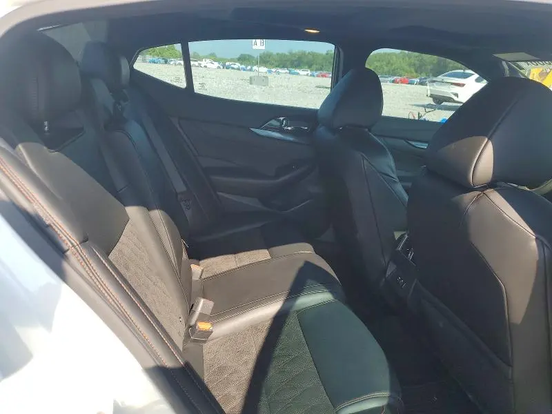 2021 NISSAN MAXIMA SR  