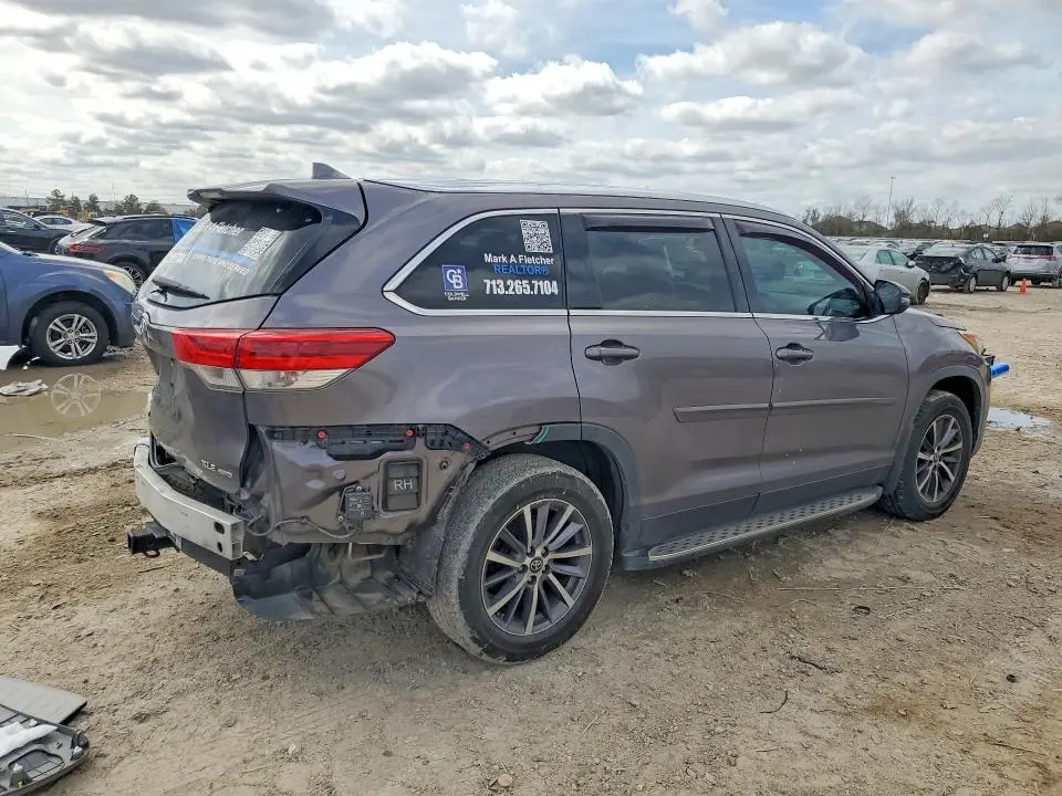 2019 TOYOTA HIGHLANDER SE  