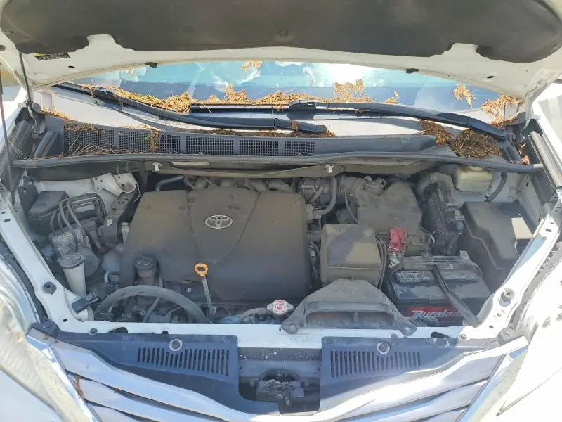 2017 TOYOTA SIENNA XLE PREMIUM 8-PASSENGER  