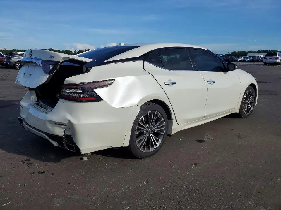 2023 NISSAN MAXIMA SV  