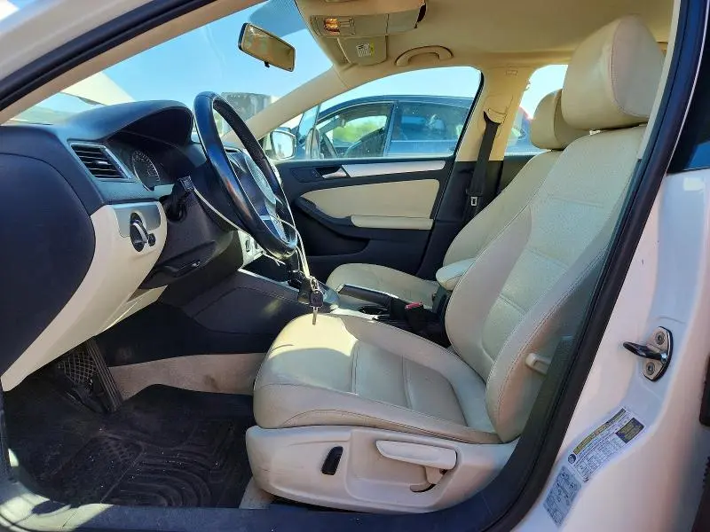 2013 VOLKSWAGEN JETTA SE  