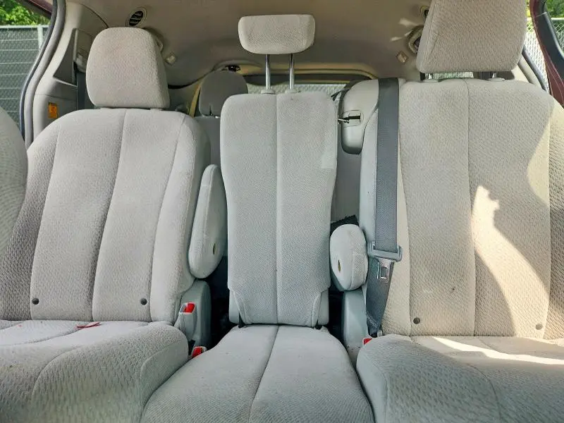 2013 TOYOTA SIENNA LE  