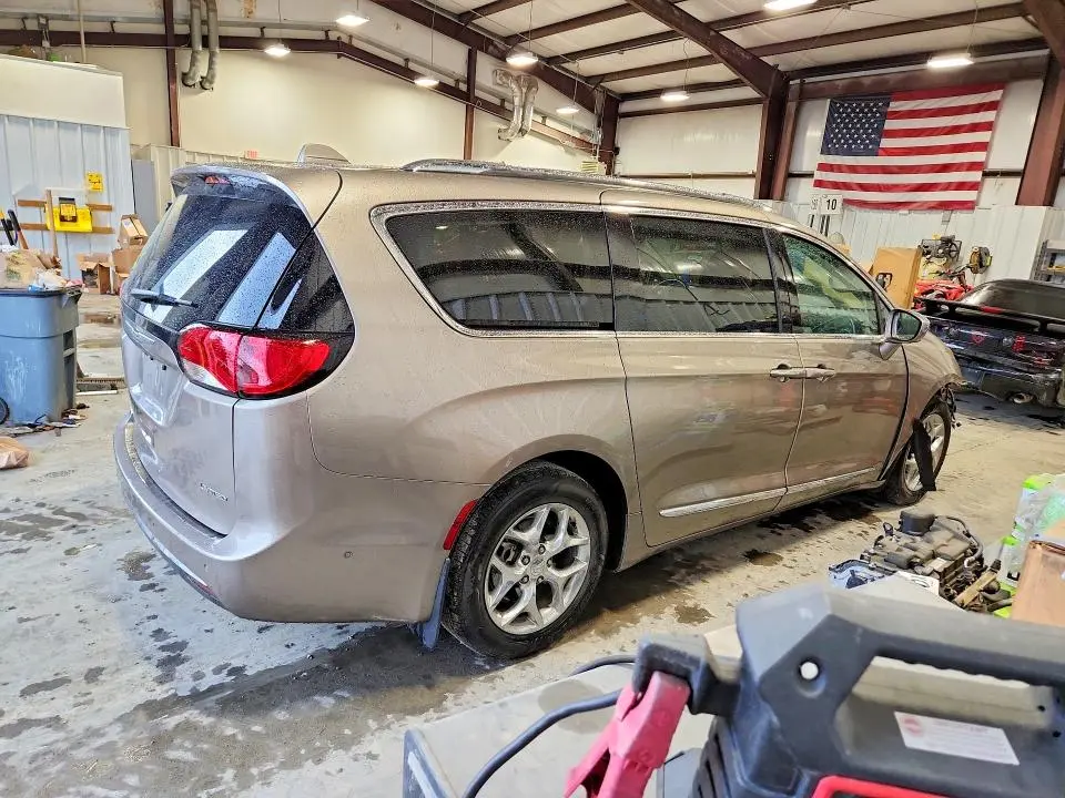 2017 CHRYSLER PACIFICA LIMITED  