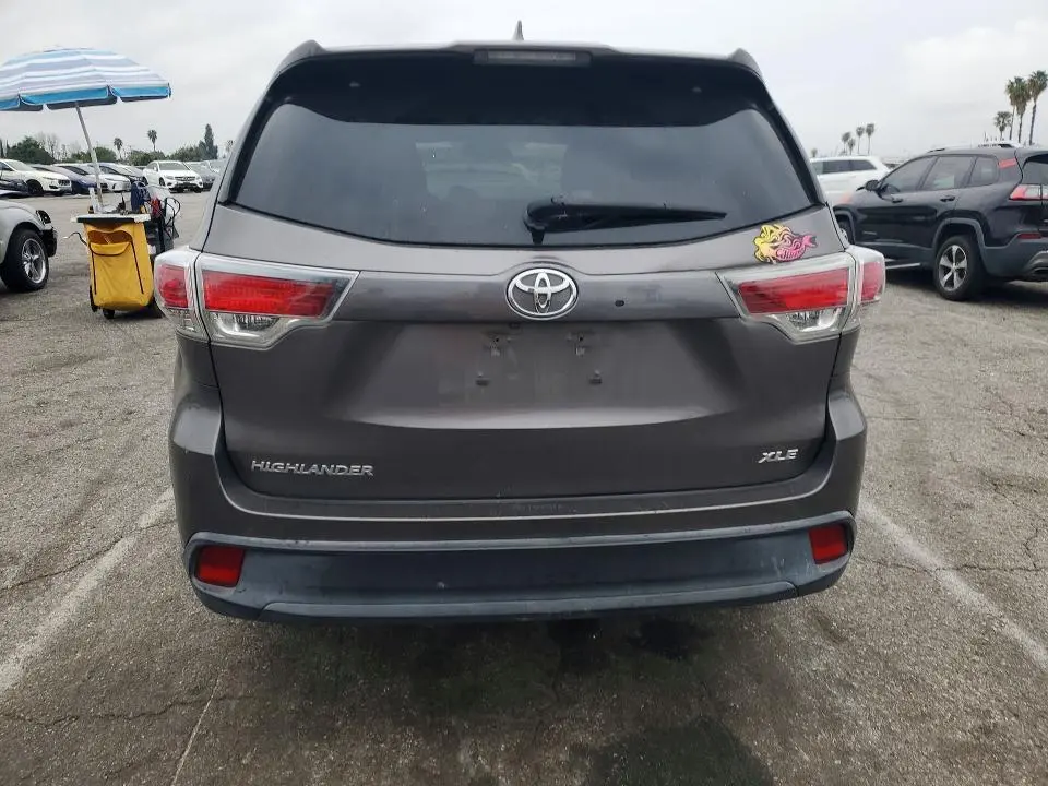 2015 TOYOTA HIGHLANDER XLE  