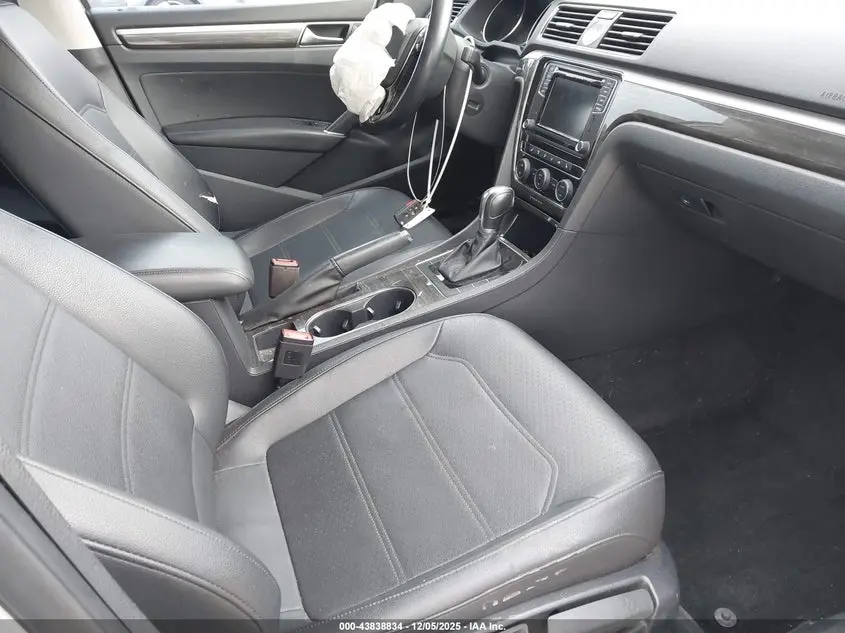 2017 VOLKSWAGEN PASSAT 1.8T SE