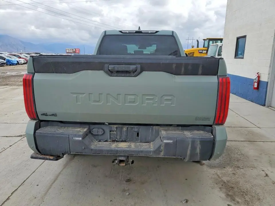 2025 TOYOTA TUNDRA CREWMAX SR5  