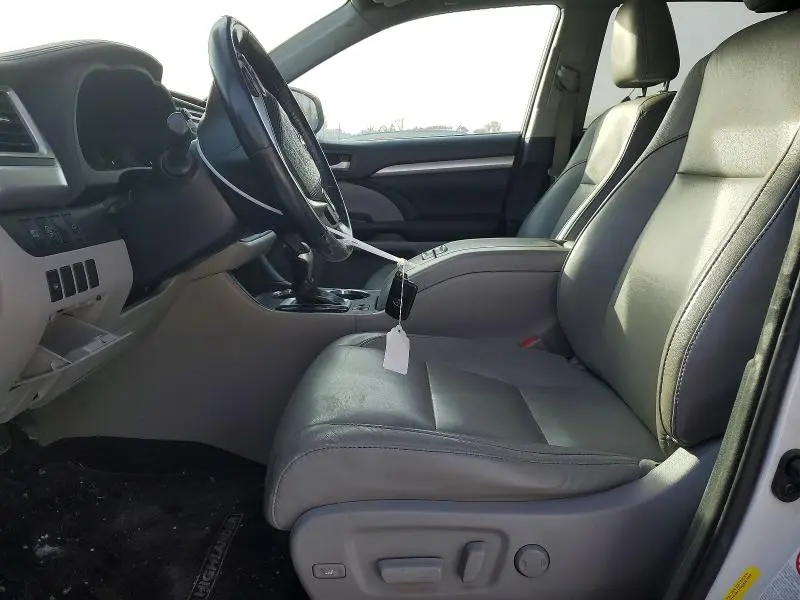 2017 TOYOTA HIGHLANDER SE  