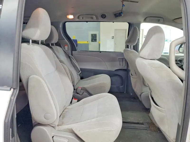 2015 TOYOTA SIENNA LE  