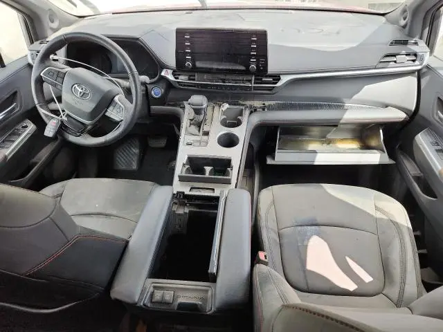 2022 TOYOTA SIENNA XSE  