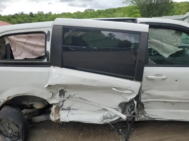 2016 DODGE GRAND CARAVAN SE  