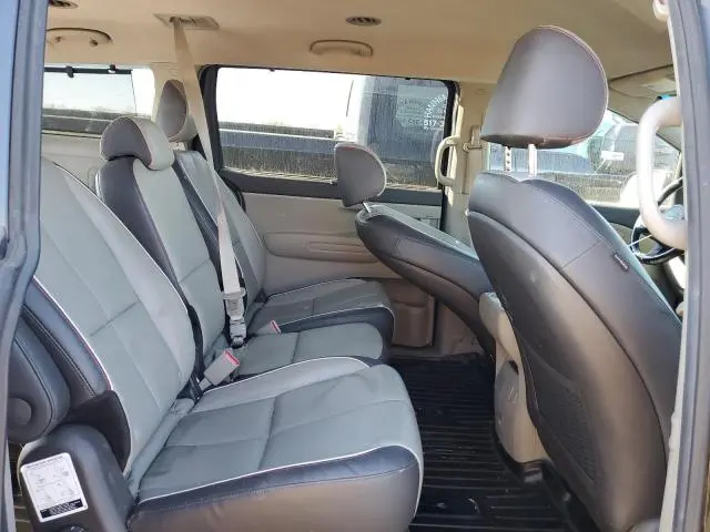 2017 KIA SEDONA LX  