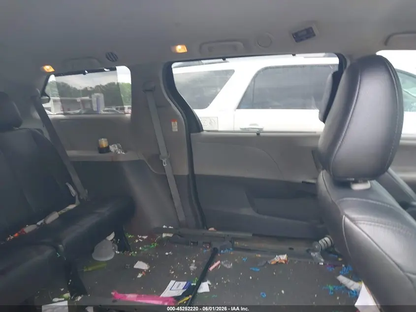 2019 TOYOTA SIENNA LE 8 PASSENGER