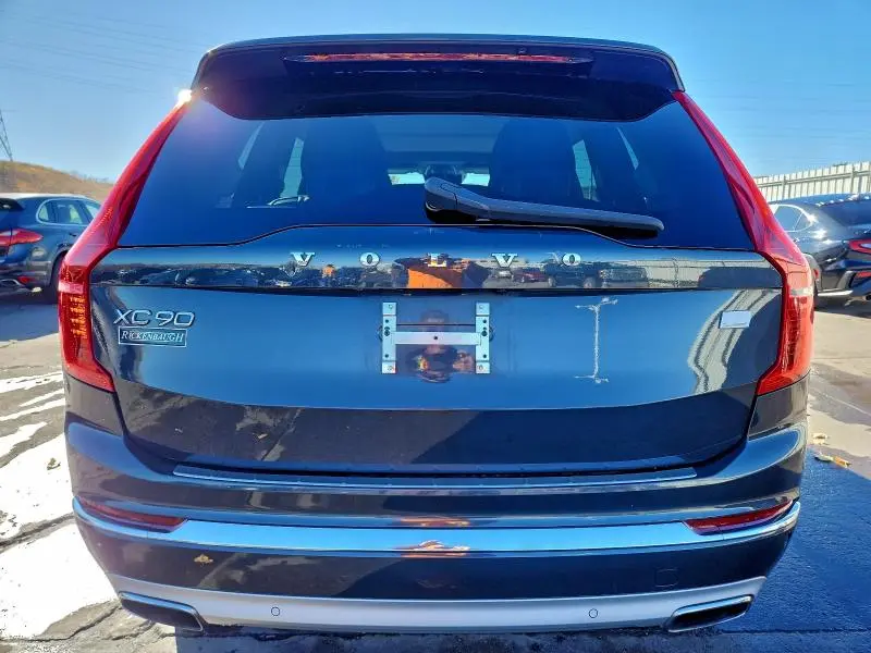 2021 VOLVO XC90 T8 RECHARGE MOMENTUM  