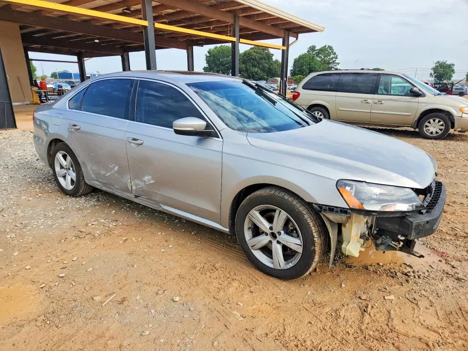 2013 VOLKSWAGEN PASSAT SE  