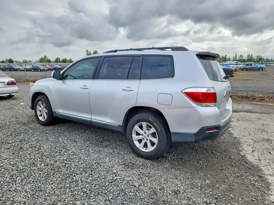 2011 TOYOTA HIGHLANDER SE  
