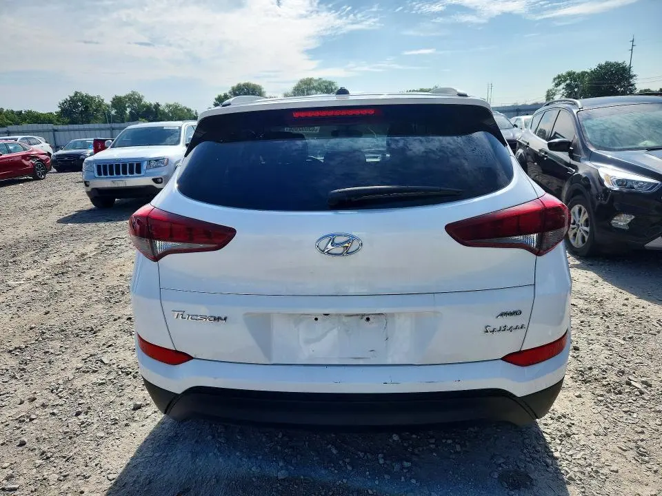2017 HYUNDAI TUCSON SE  