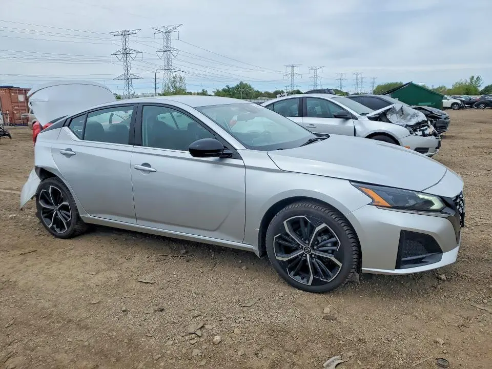 2023 NISSAN ALTIMA SR  