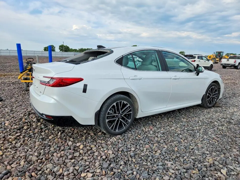 2025 TOYOTA CAMRY XLE  