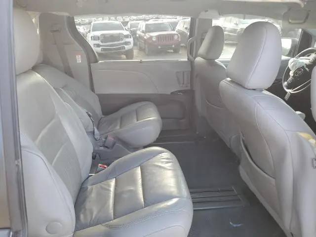 2016 TOYOTA SIENNA XLE  