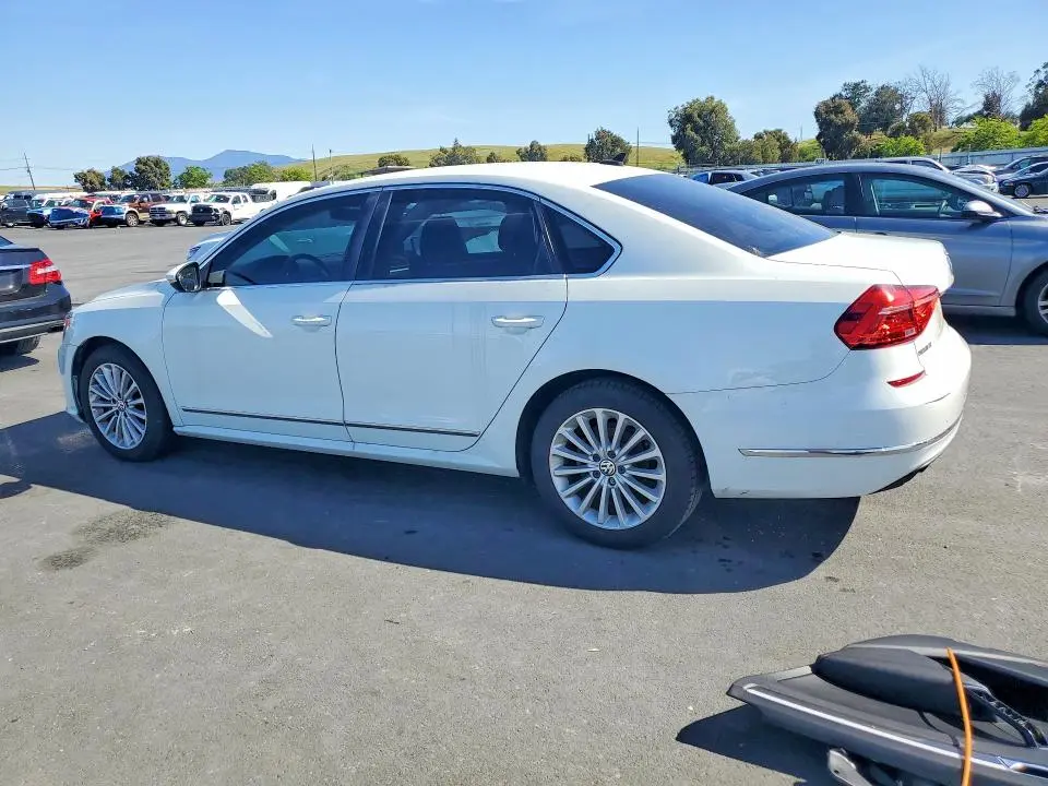 2016 VOLKSWAGEN PASSAT SE  