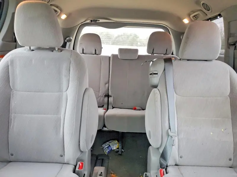 2016 TOYOTA SIENNA LE  